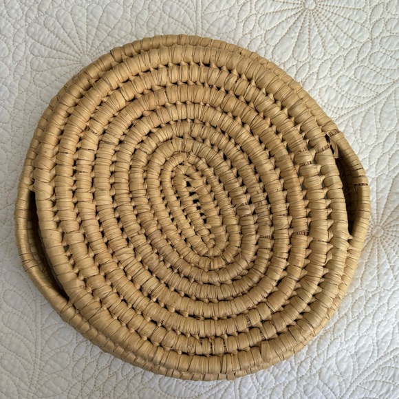 Handcrafted Woven Basket with Lid - Picture 4 of 7